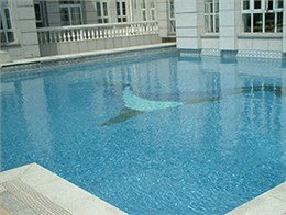 天曼泳池设计非常美观