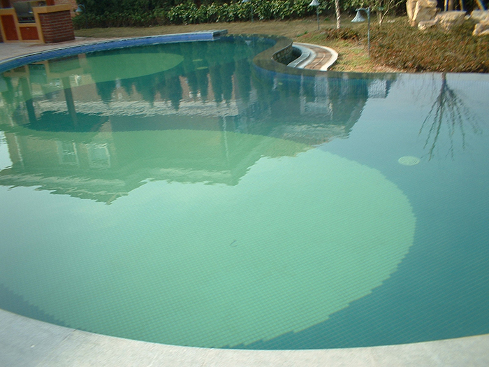 泳池中的局部无边溢水（正面）